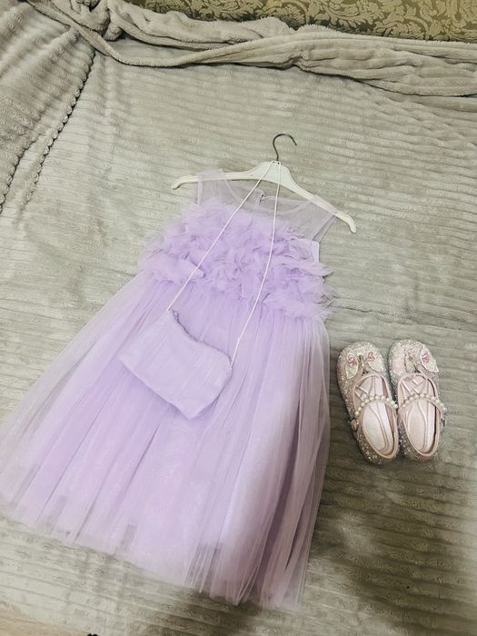 Продам платье с сумочкой и туфли брали в прошлом году одели раз