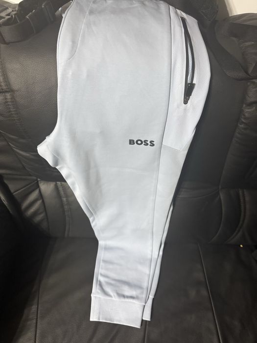 Pantaloni Boss marimea L