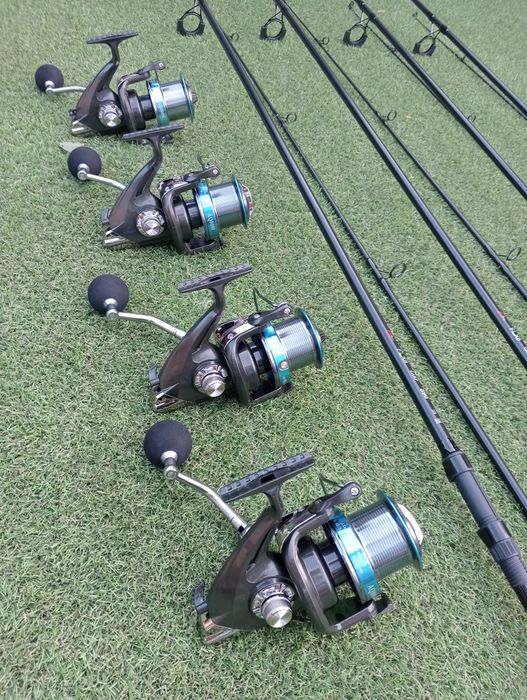 Set 4FL FLX8 3.90M 2 SEGMENTE 3.5LBS plus 4 mulinete AQ 8000