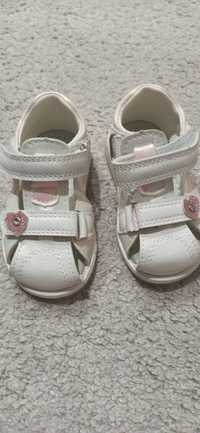 Бебешки сандали 19 размер