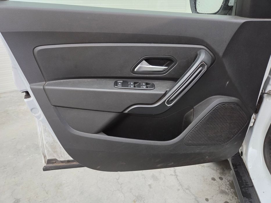 Dacia Duster Comfort 4x4 1.6 benzina aspirat ( nissan )