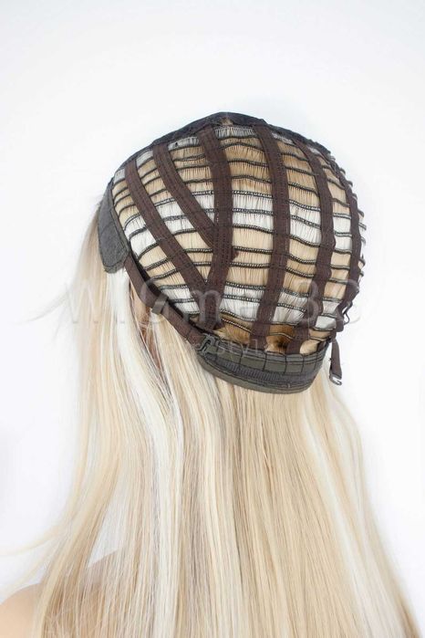 Дълга руса чуплива перука с тъмни корени Дакота