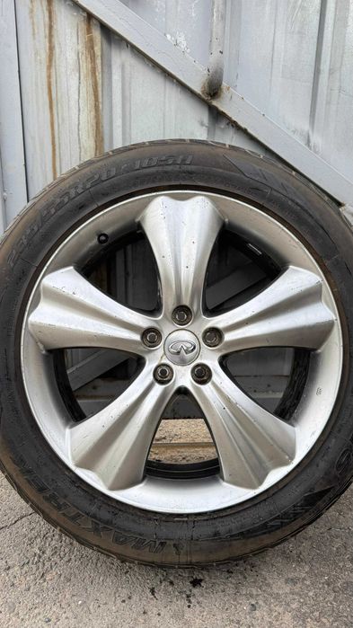 Оригинальные титановые диски Infiniti с резиной