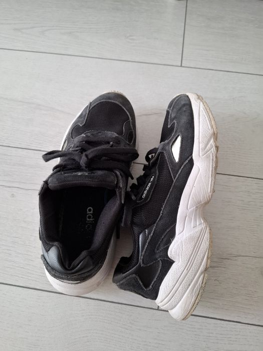 Adidasi adidas piele naturala marimea 39