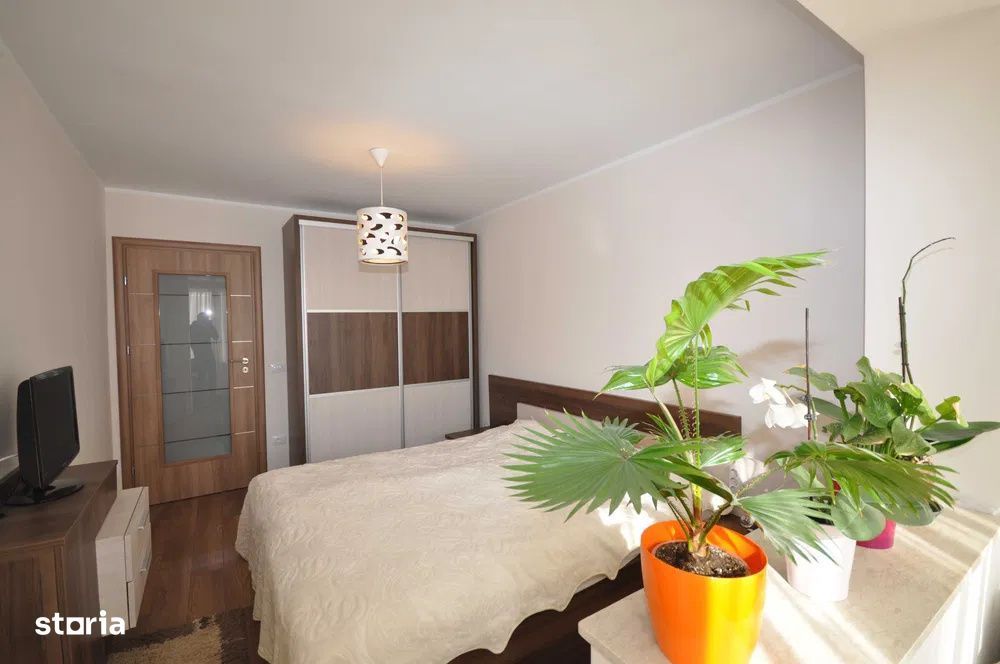 Apartament  3 camere,  decomandate, zona Centrul Civic
