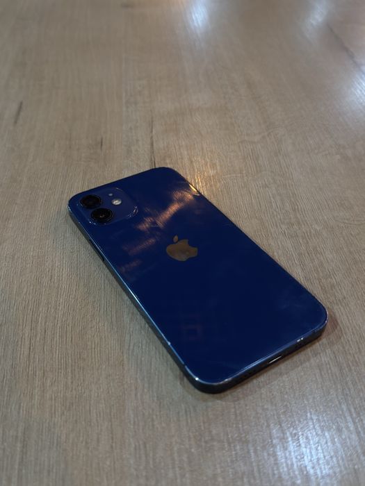 Продам iPhone 12