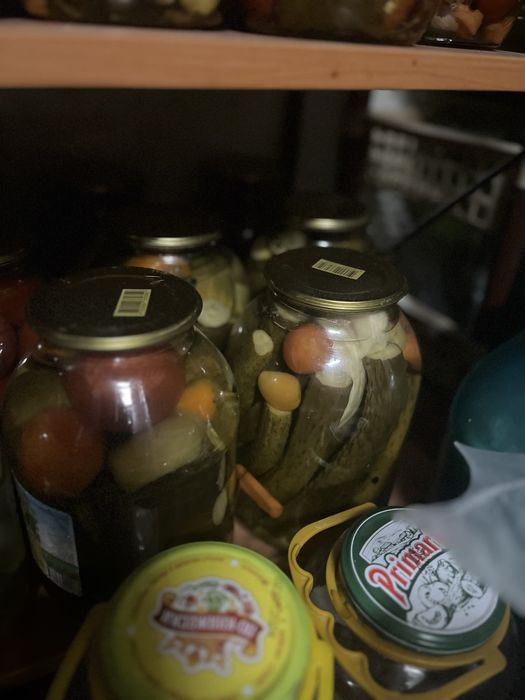 Соленье -помидоры, огурцы