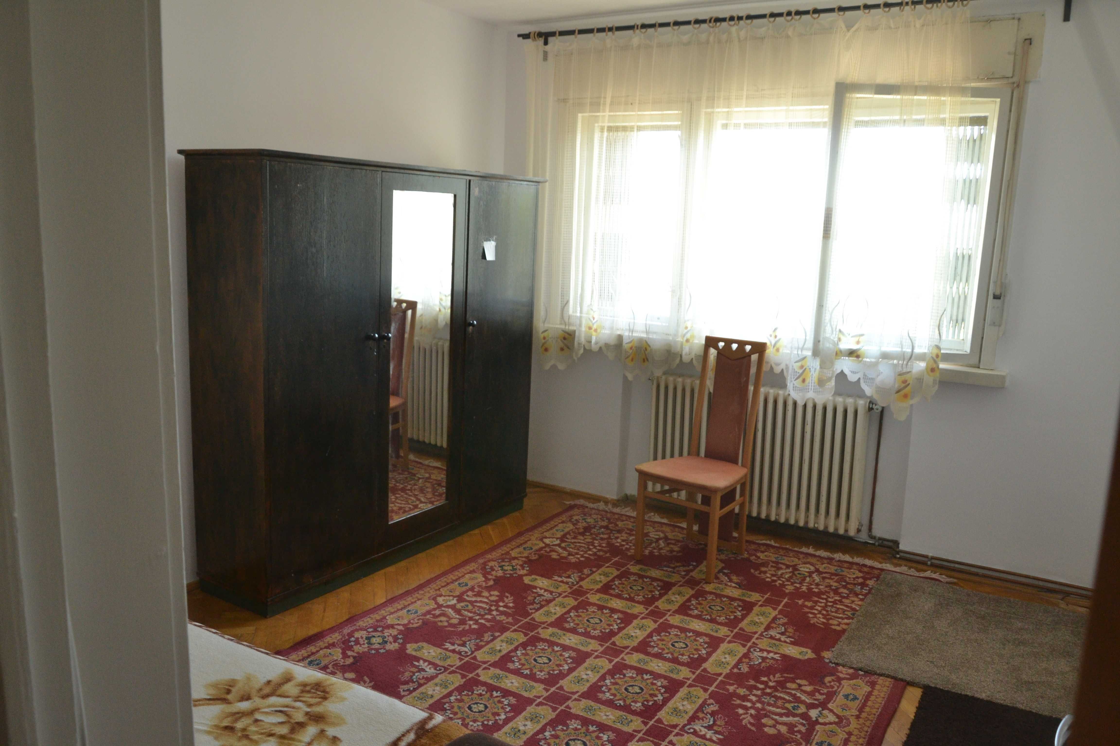 PF. Apartament decomandat 3 camere de inchiriat, zona Super Copou