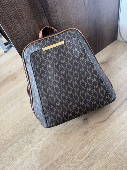 Дамска кафява раница