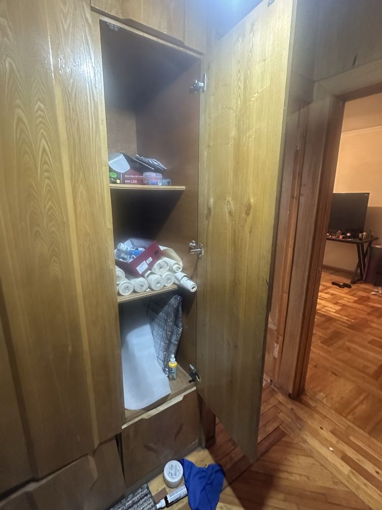 Двери встроенного шкафа из натурального дерева