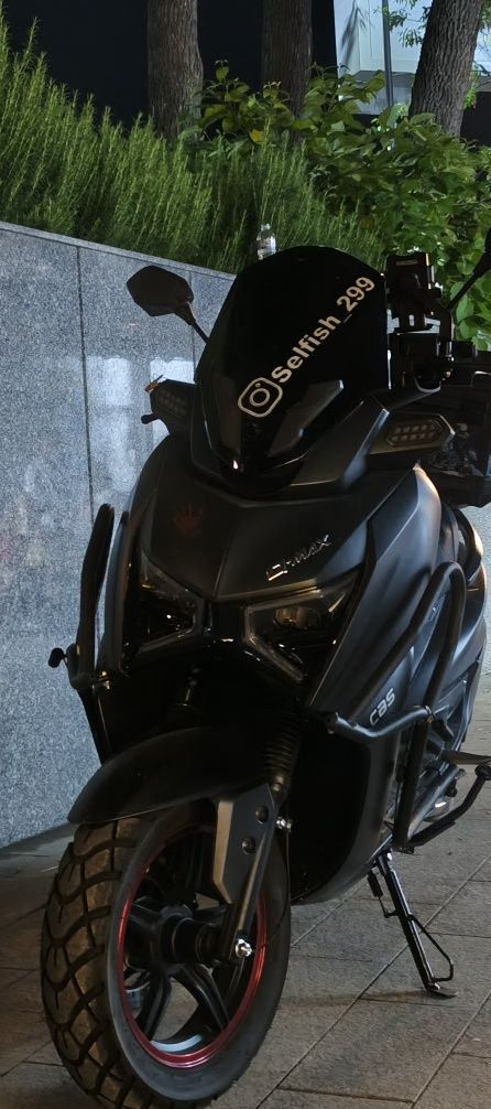 Продам скутер Q-max 175cc