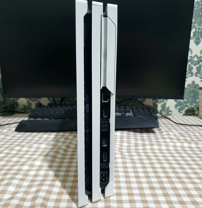 Новый PS4 PRO на 1ТВ.

Версия ПО 12.52.

Привезли из Кореи 3 месяца на