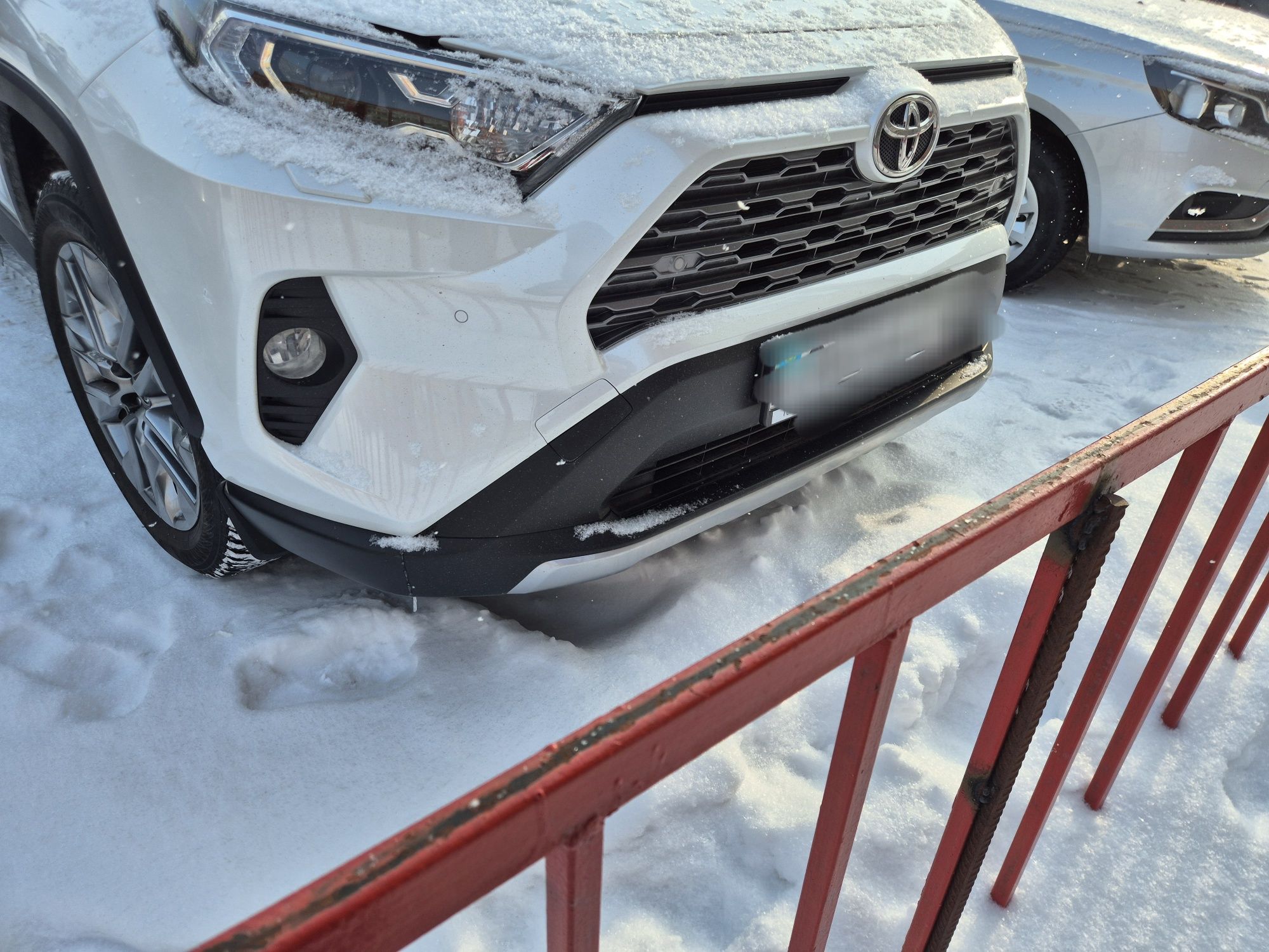Бампер Б/У RAV4 52119