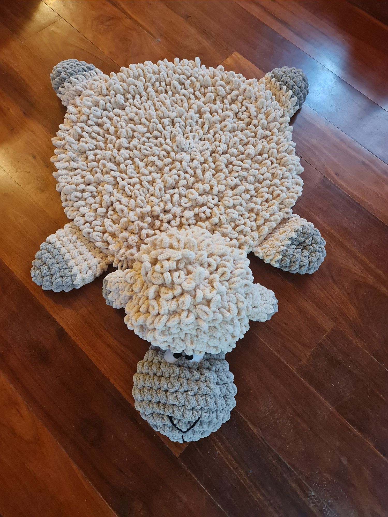 Декорация за детска стая - плетено килимче "Овца"
