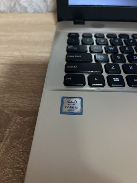 Vând laptop Asus i3