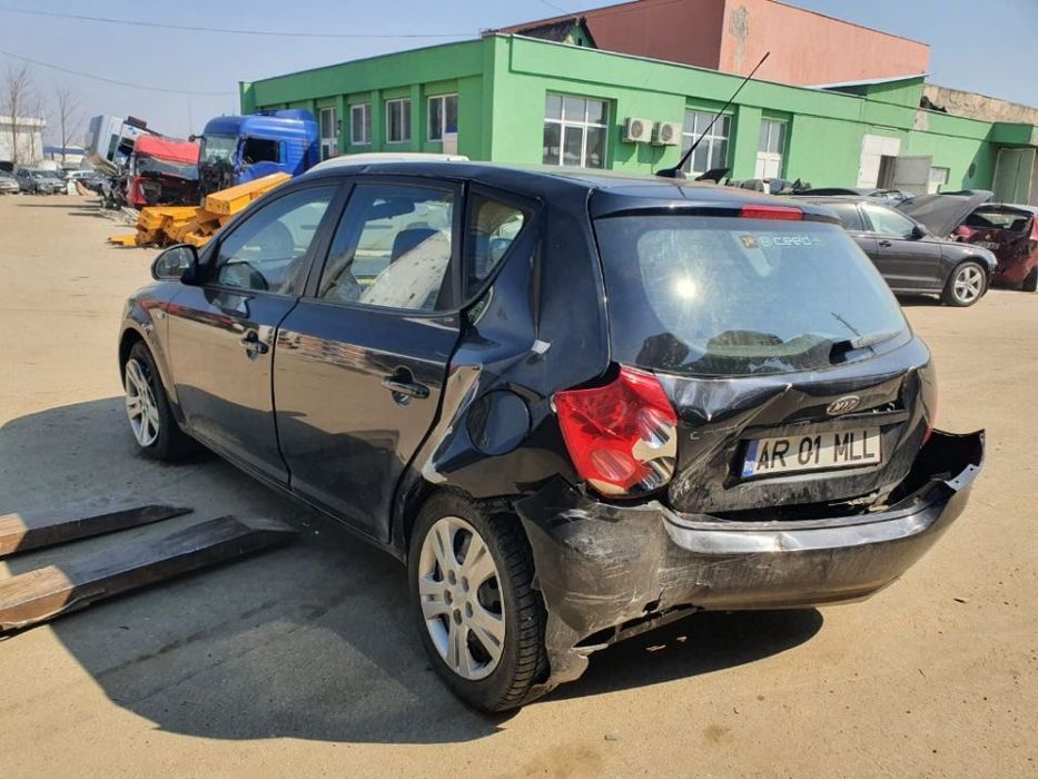Dezmembrez Kia CEED an 2008, motor 1.6crdi 85kw 115cp dezmembrari cutie de viteze manuala 5+1