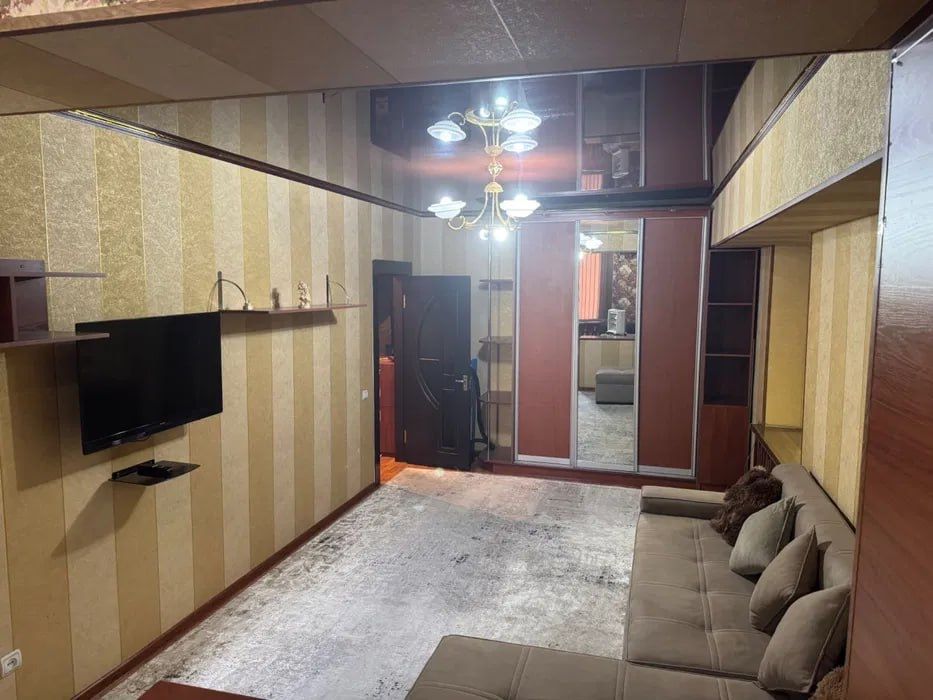 Продается 1в2 комнатная квартира Ц-4 Ардус Алайский метро Абдулла К