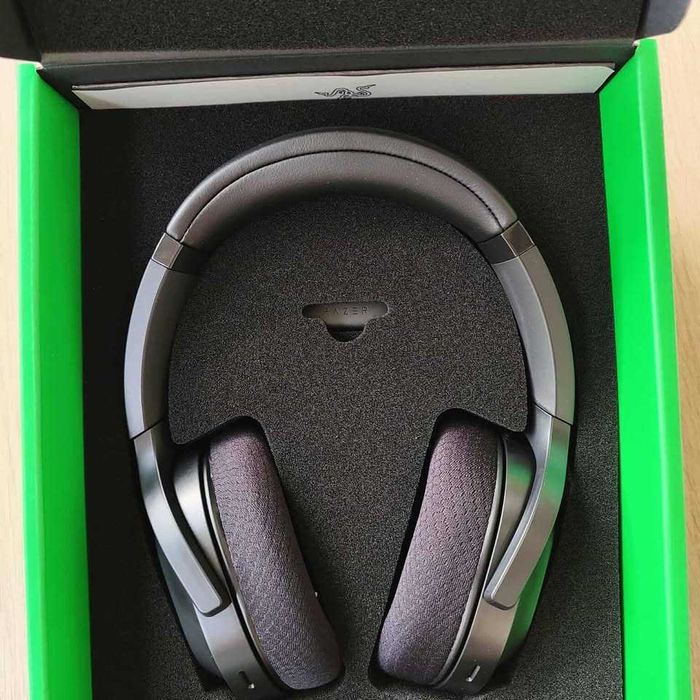 Нови Безжични Слушалки Razer Barracuda 40ч батерия /за PC и телефон/