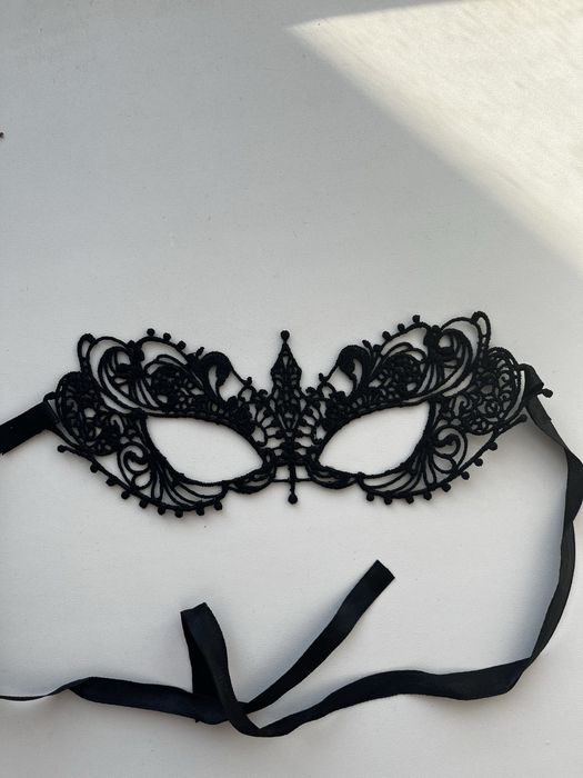 Продам женскую карнавальную маску