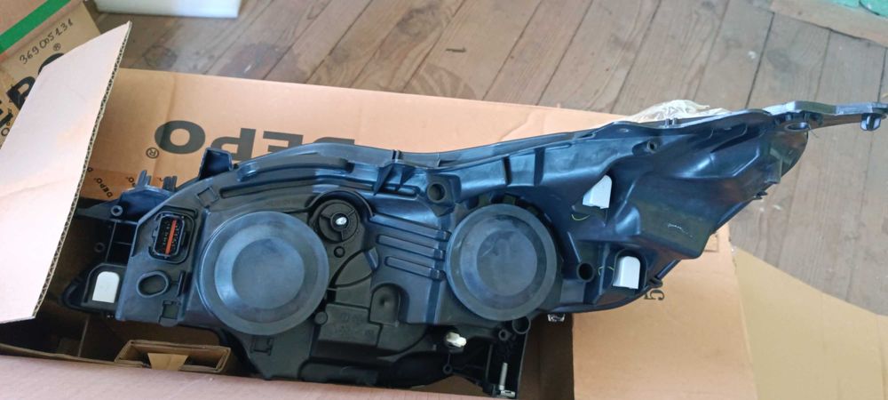 Фар  Пежо 508 Позиция Дясно