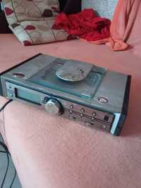 Radio vechi cu cd dar cd ul nu mai functioneaza.Model retro.20 lei