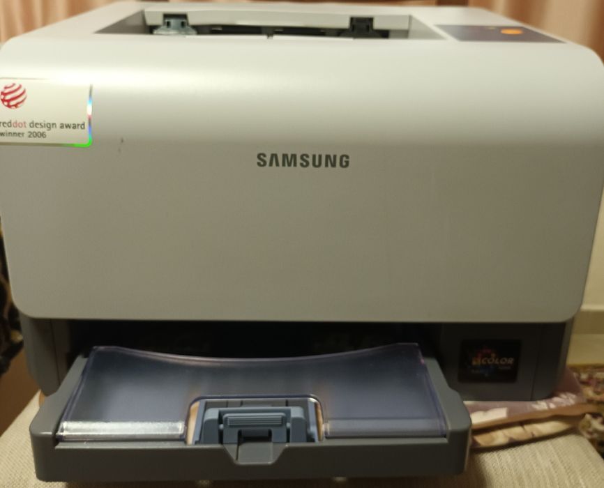 Продавам цветен лазерен принтер
