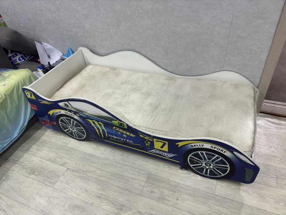 Продам детскую кровать машинка 5000 самовывоз