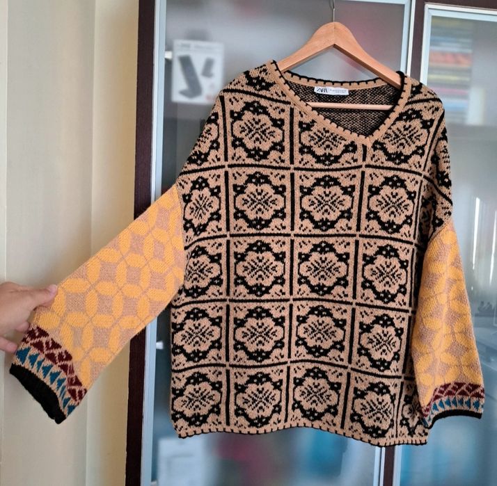 Pulover cu guler asimetric, zara