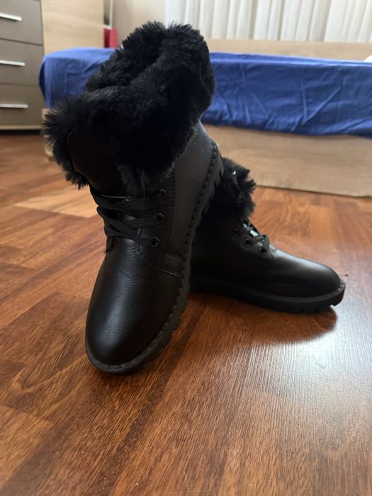 Дамски обувки номер 40 и 38