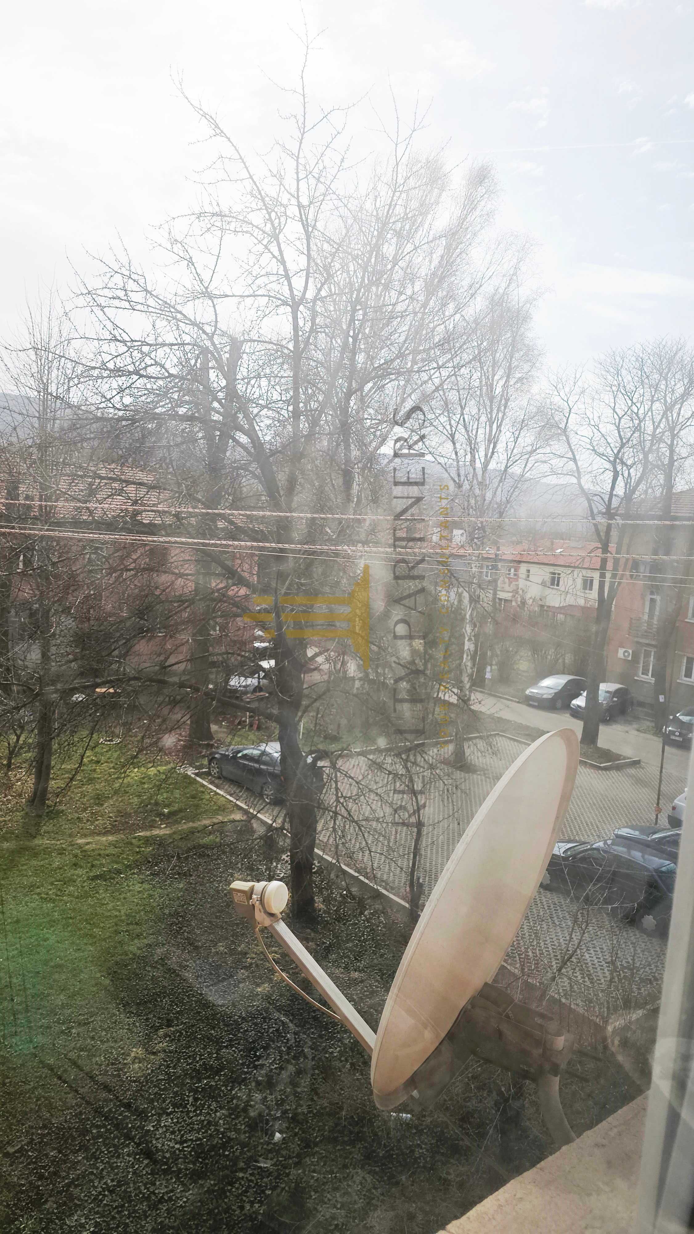 Риълти партнърс продава три стаен апартамент  гр. Перник
