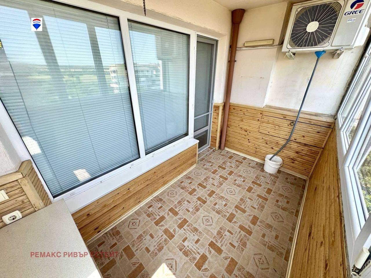 Продава се Тристаен апартамент в Русе, Чародейка - Юг - 82 кв.м за 4 €/кв.м - Снимка #3