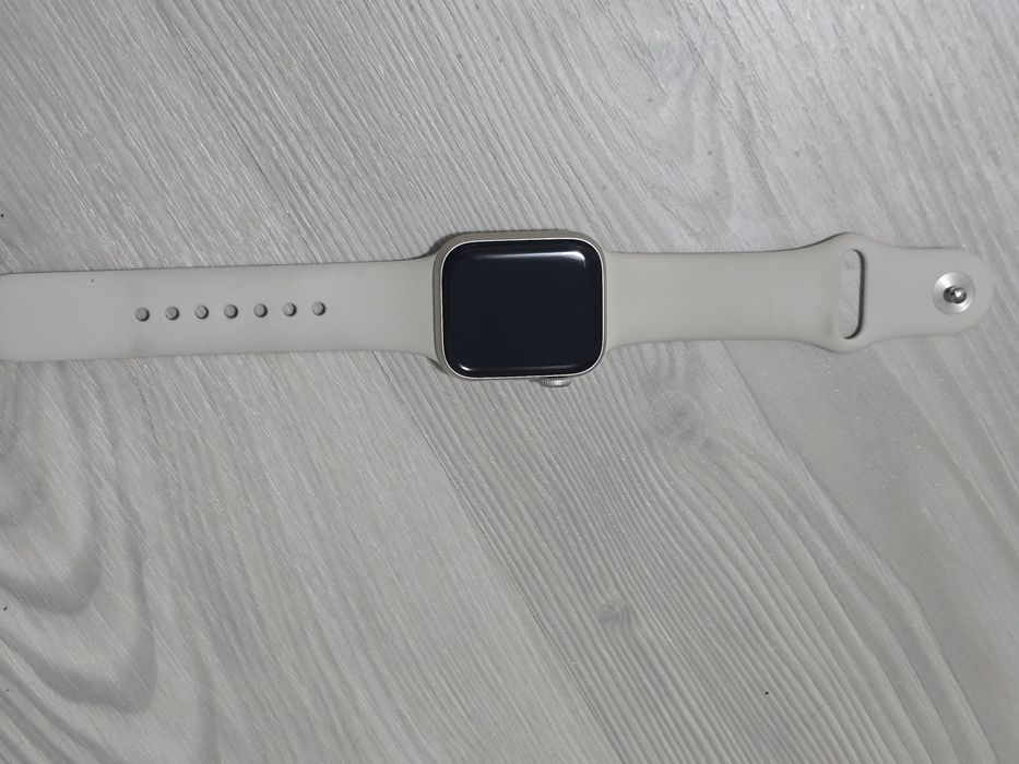 Apple SE 2nd gen smartwatch