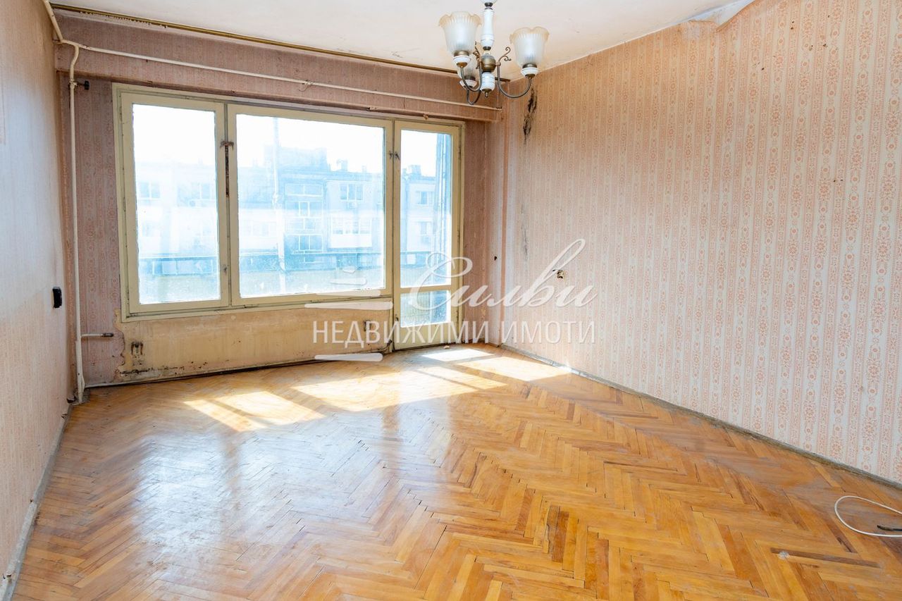 Продава се Тристаен апартамент в Шумен, Тракия - 78 кв.м за 915 €/кв.м - Снимка #2