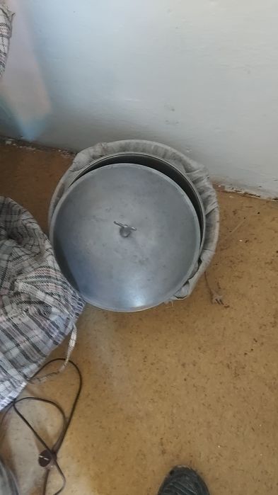 Продам казан с крышкой