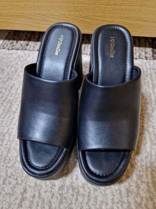 Saboti negri cu toc Dezee