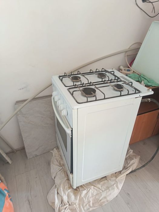 Продам газовую плиту