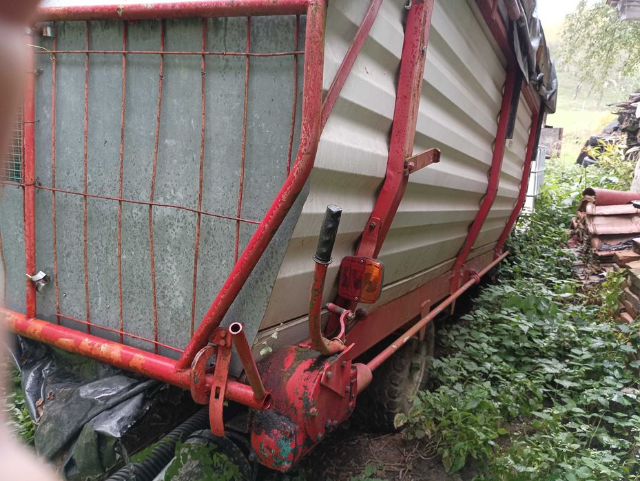 Remorca tractor cu descărcare nu basculabila