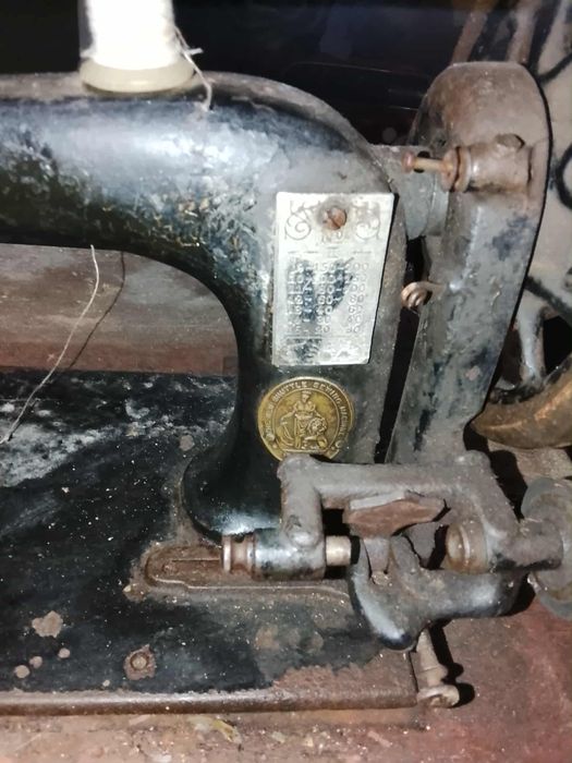 Vând mașină de cusut