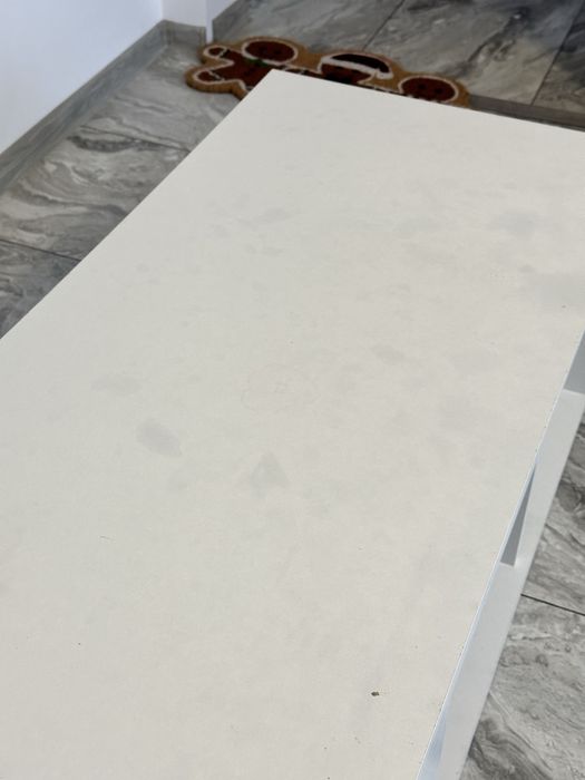 Masuta de cafea alba