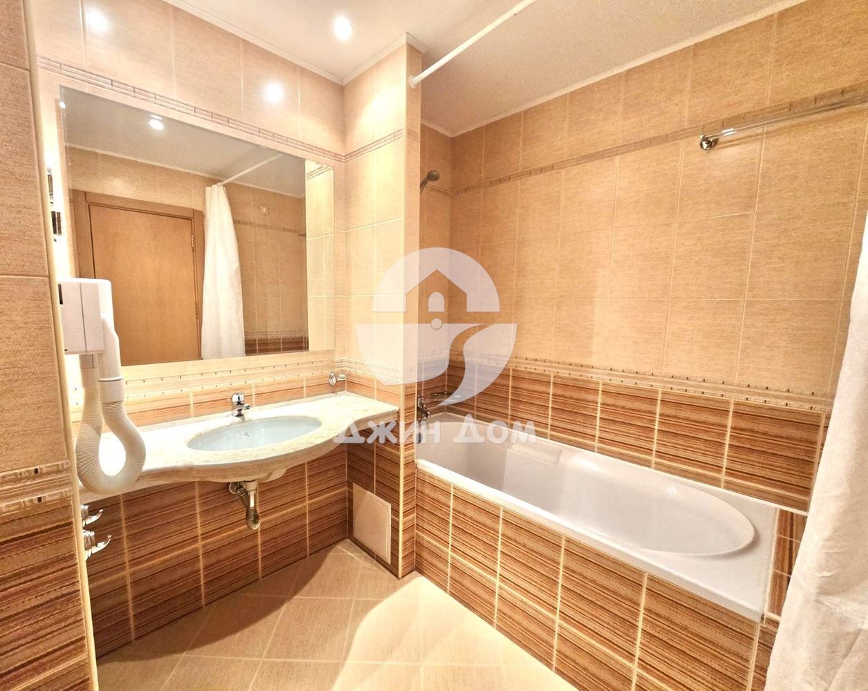 Продава се Двустаен апартамент в к.к. Слънчев бряг - 84 кв.м за 1012 €/кв.м - Снимка #9