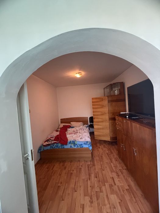 Inchiriez apartament 3 camere