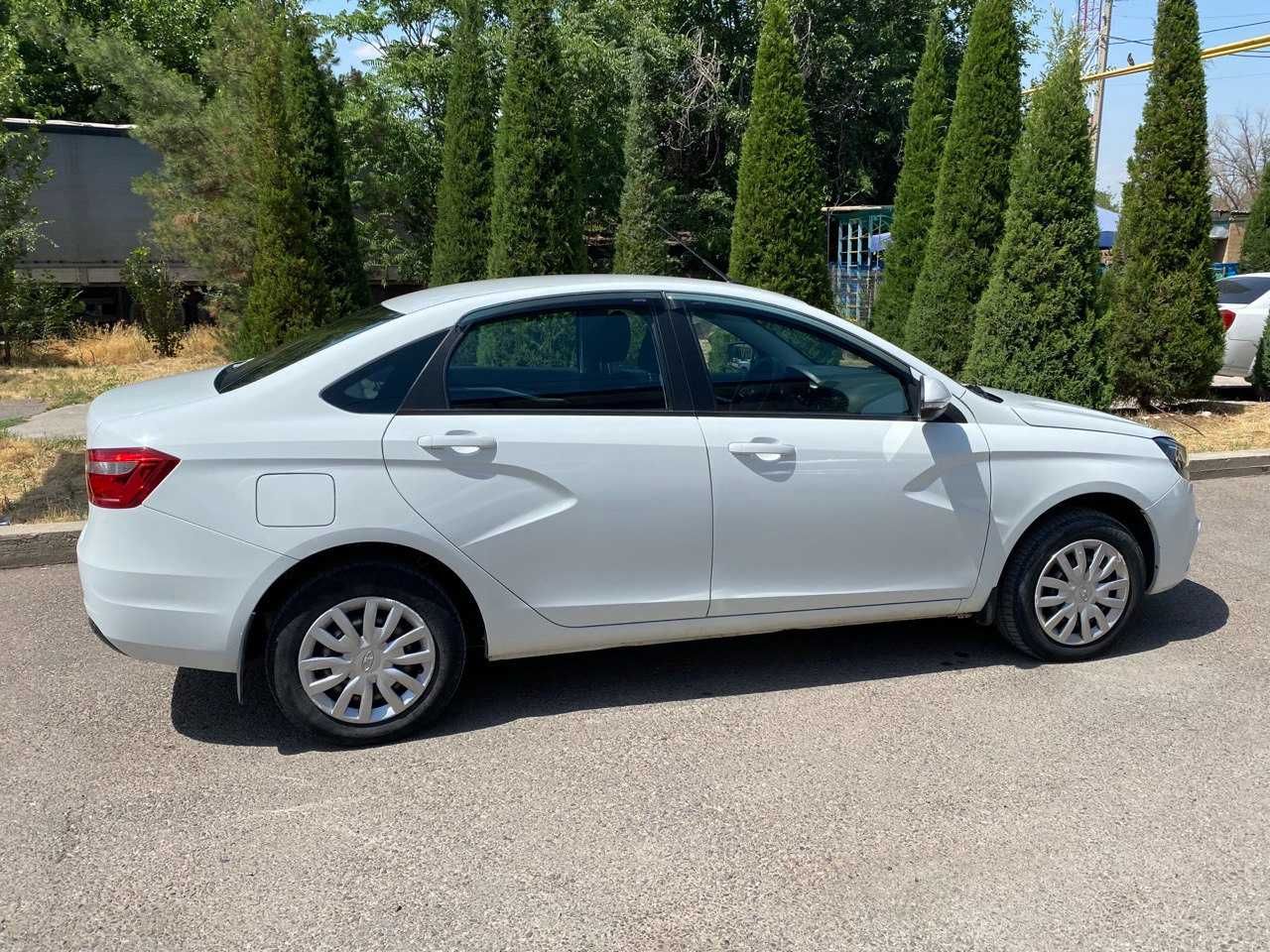 Lada Vesta седан 1,6 механика - 2019 г