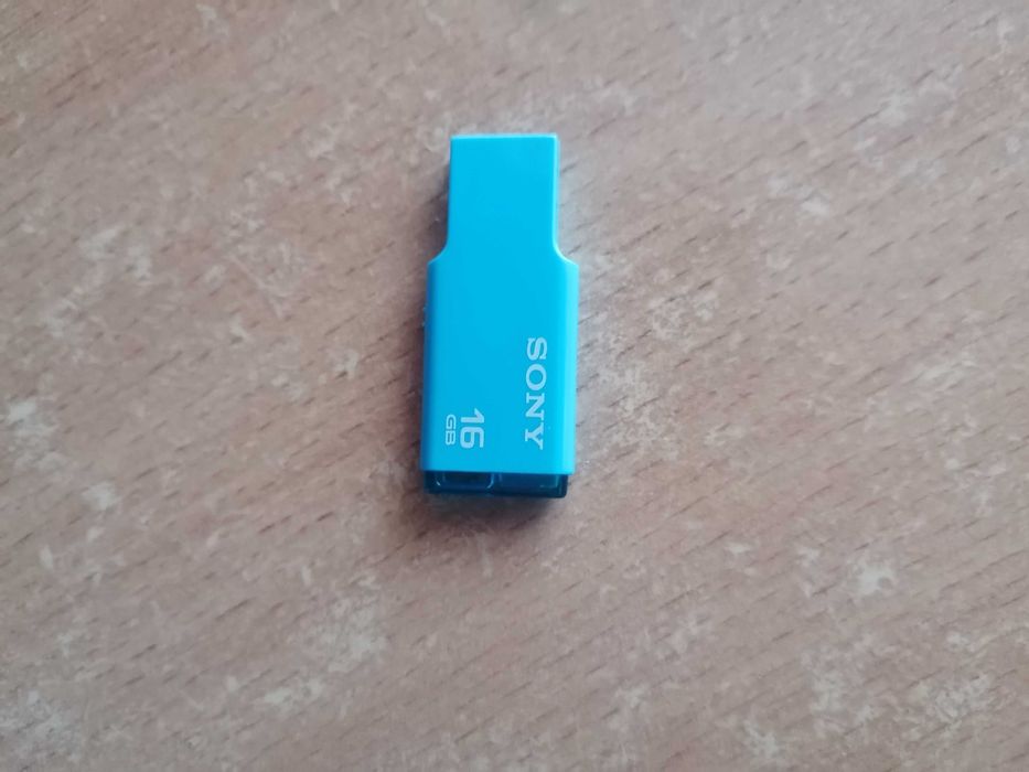 USB flash памет 16 GB