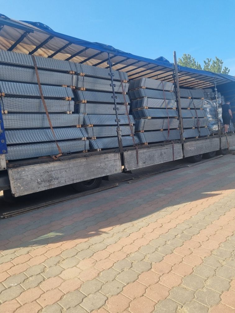 Vând panouri si plasa împletita pentru gard