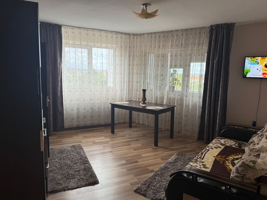 Pers fizică vând apartament