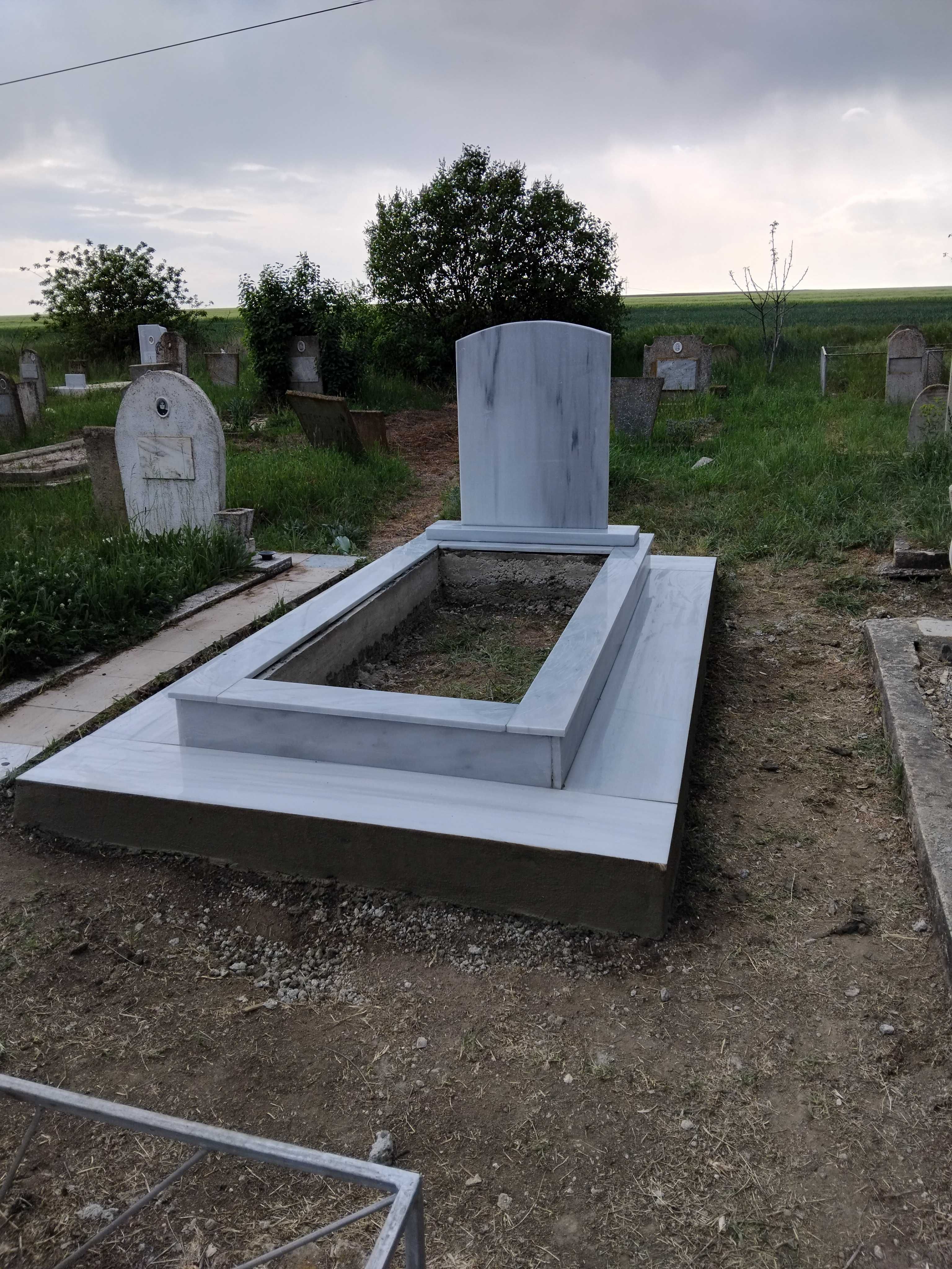 Изработка монтаж и де монтаж на паметници