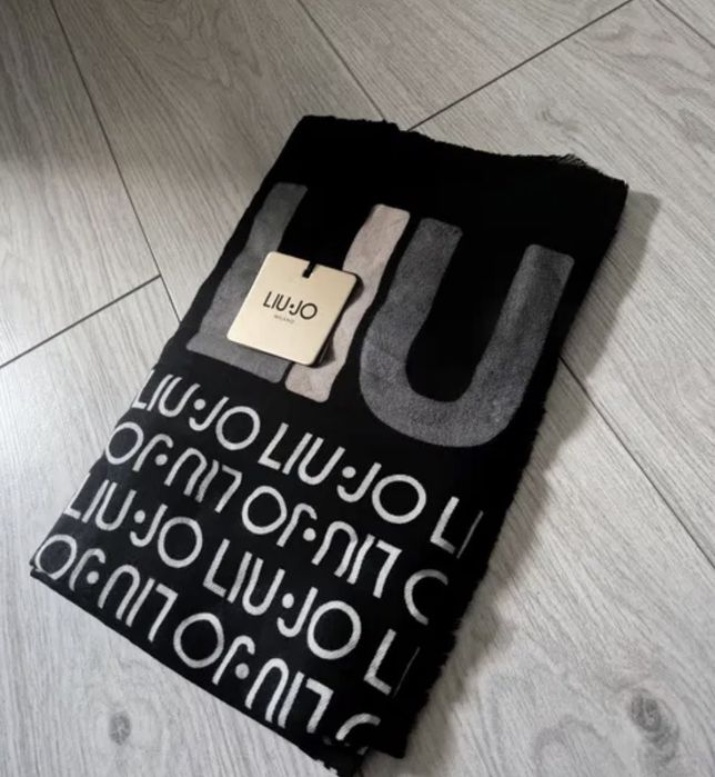 Нов Liu Jo шал за есен-зима, с етикет, неразопакован