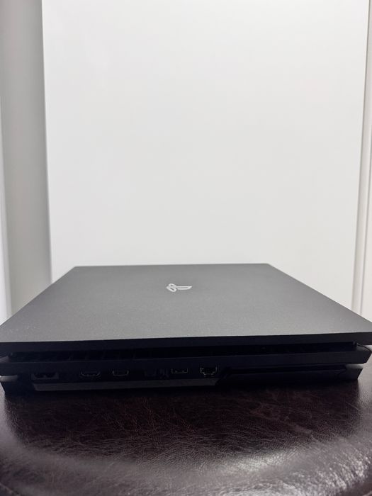 Vand PS4 Pro 1TB