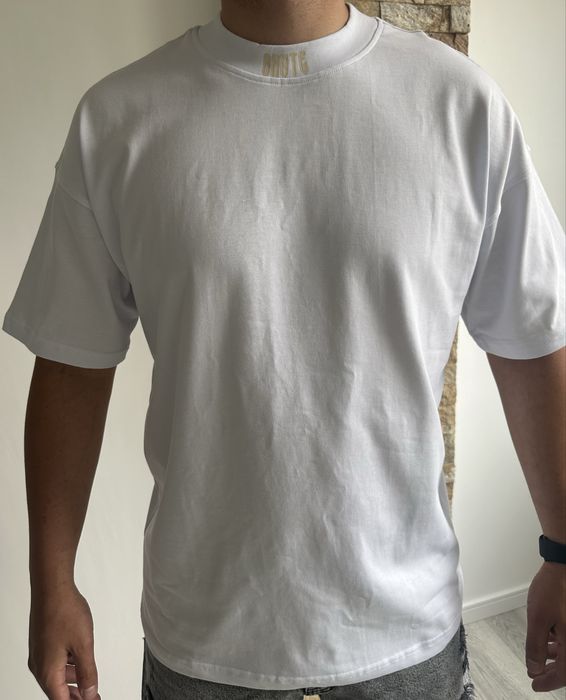 Тениски “Eksi1”.