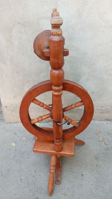 Прялка деревянная, старинная.